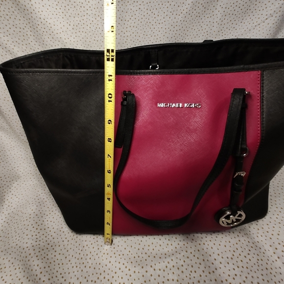 Michael Kors Jet Set Center Stripe Black & Magenta tote! Retired *like new* - Picture 11 of 11